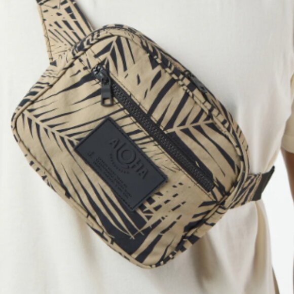 Aloha Collection Keep It Light Hip Pack Areca NWT - Picture 2 of 5